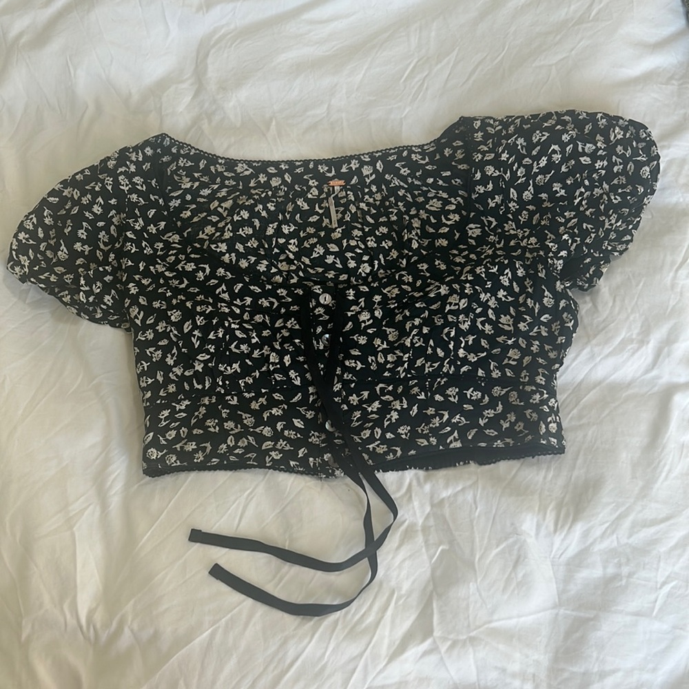 Free people new without tags, black and white floral crop top